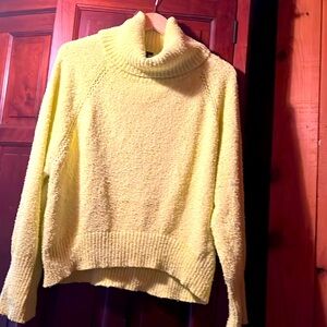SCOOP LIME GREEN TURTLENECK SWEATER EUC SIZE L